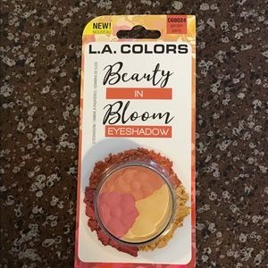 L.A COLORS EYE SHADOW WITH FREE GIFT